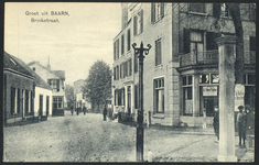 16791 Gezicht in de Brinkstraat te Baarn, met rechts Hotel Centraal.